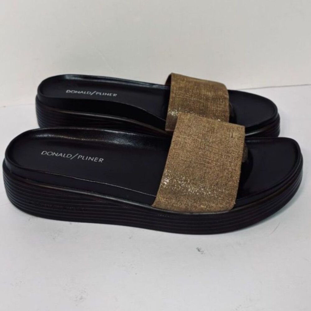 Donald Pliner Gold Metallic Platform Slide Sandals Women's 8.5 - Picture 2 of 6
